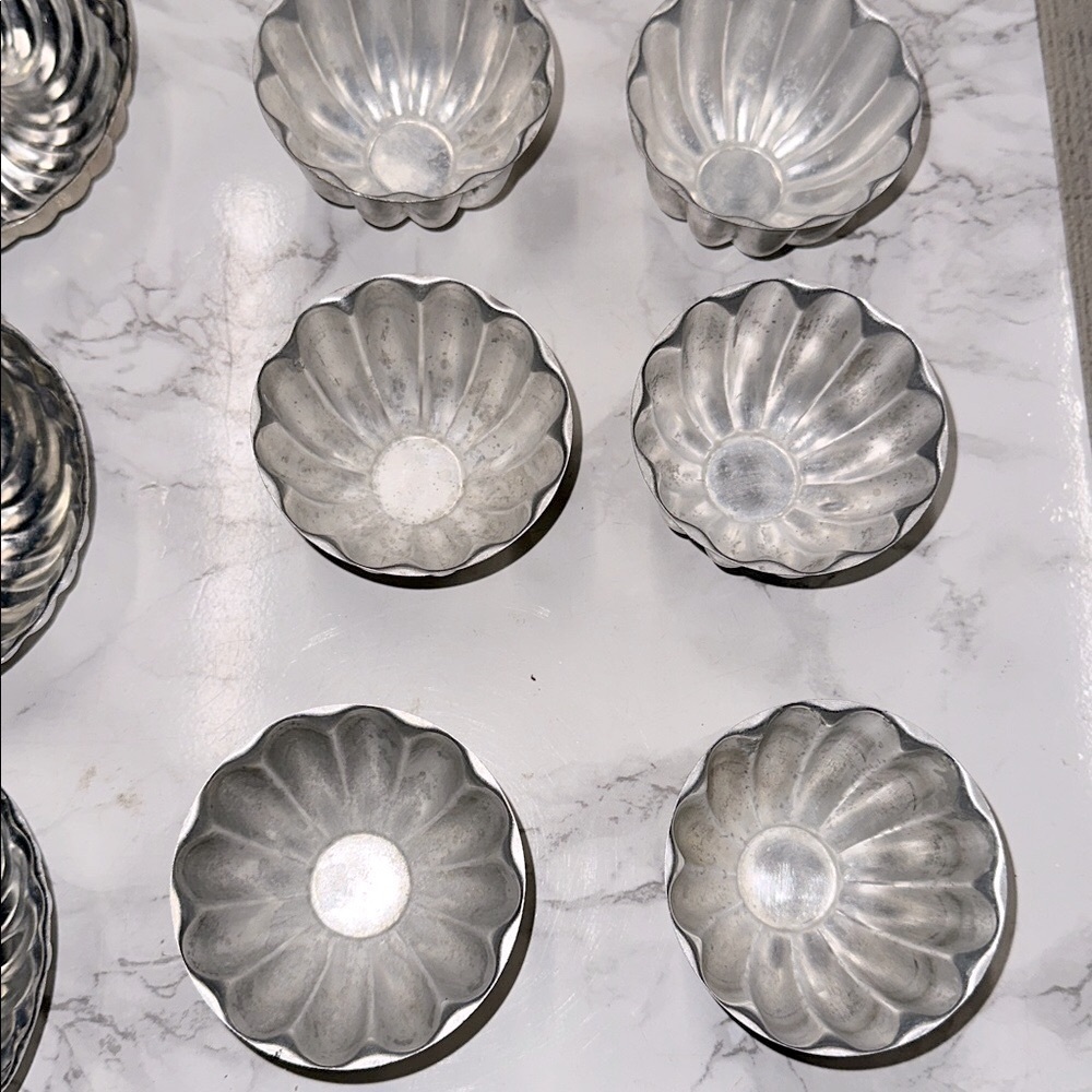 Set of vintage Silver Metal Baking Molds - Picture 4 of 4